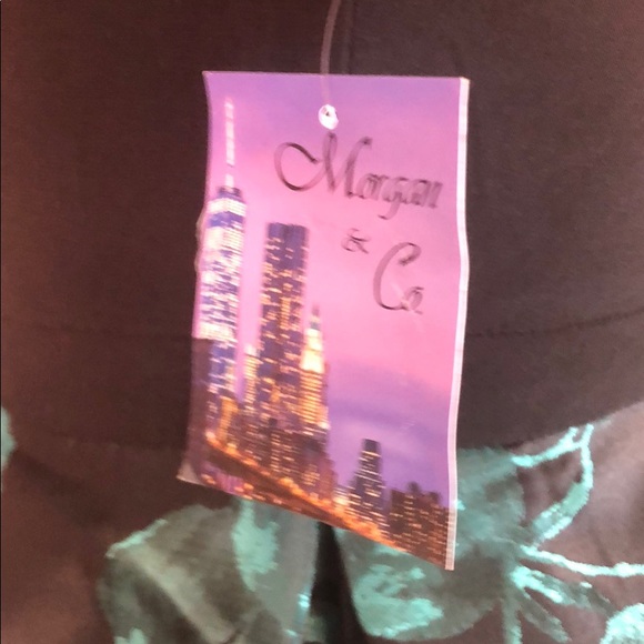 Floral printed cold shoulder dress - Picture 6 of 10